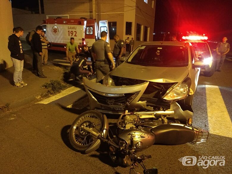 Motociclista sofre fratura exposta após ser atingida por carro - Crédito: Luciano Lopes