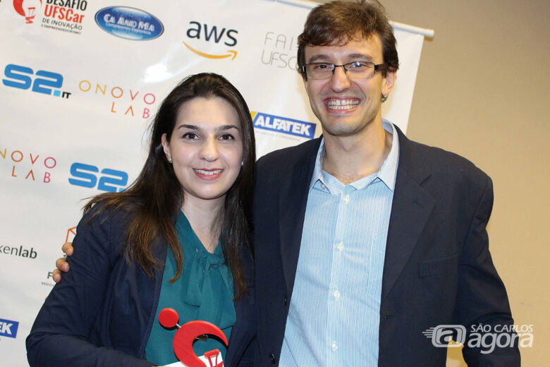 Marina Trevelin e Gustavo Valio em evento de premiação na UFSCar - Crédito: Tatiane Liberato/AIn-UFSCar