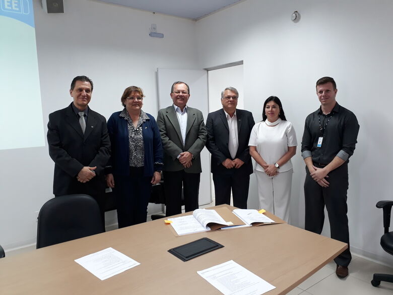 Representantes da UFSCar, FAI, HU e CPFL celebram assinatura do termo - Crédito: Gisele Bicaletto-UFSCar