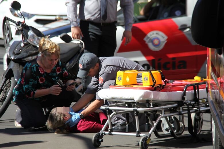 Colisão no centro deixa motociclista ferida - Crédito: Maycon Maximino