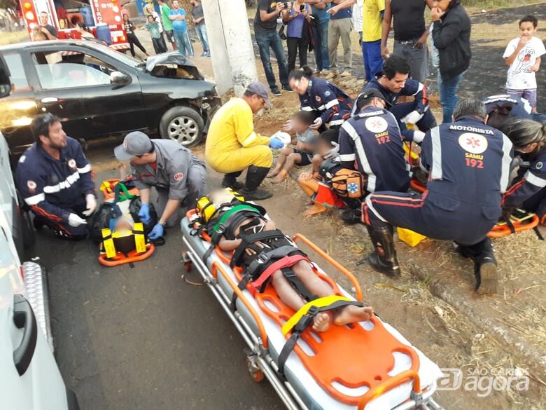 Colisão contra poste deixa seis feridos na Bruno Ruggiero - Crédito: Maycon Maximino