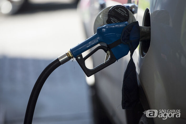 Petrobras anuncia queda de 0,98% no preço da gasolina nas refinarias - Crédito: Agência Brasil