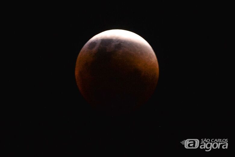 Maior eclipse total da Lua do século 21 acontece nesta sexta-feira - Crédito: Marcello Casal jr/Agência Brasil/Agência Brasil