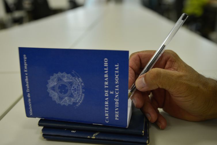 Acordo com Ministério do Trabalho permitirá que Correios emitam carteira profissional - Crédito: Agência Brasil