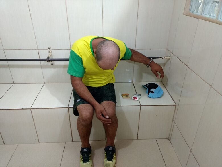 Policiais da Rocam flagram homem em moto furtada - Crédito: Divulgação