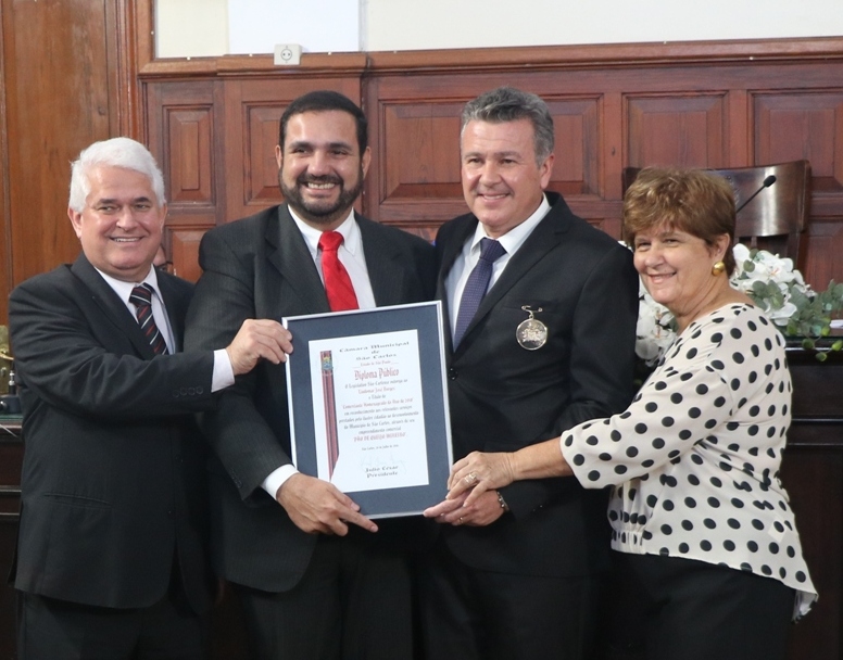 Rick Bertogna e Lindomar José Borges com os vereadores Julio Cesar, Marquinho Amaral e Laíde Simões - Crédito: Divulgação