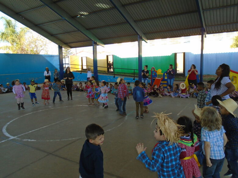 Escolas municipais de Ibaté realizam Festas Julinas - Crédito: Divulgação