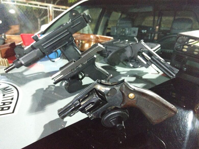 Força Tática encontra armas e munições em residência no Samambaia - Crédito: Luciano Lopes