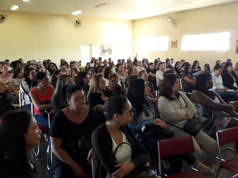 Educadores de Ibaté participam de palestra sobre as competências da BNCC - Crédito: Divulgação