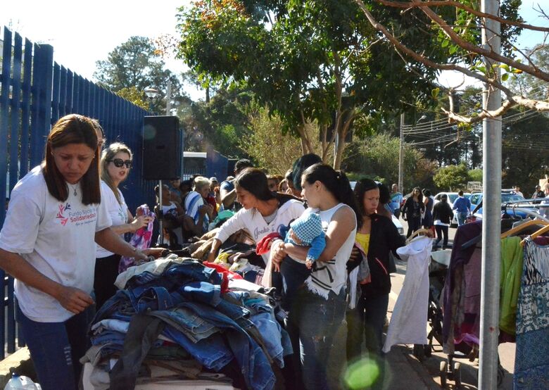 Projeto itinerante doa 2,5 mil peças de agasalhos no São Carlos 8 - Crédito: Divulgação