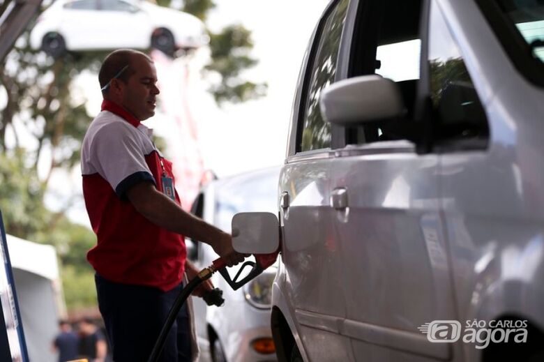 Petrobras eleva gasolina na refinaria e preço se distancia do diesel - Crédito: Agência Brasil