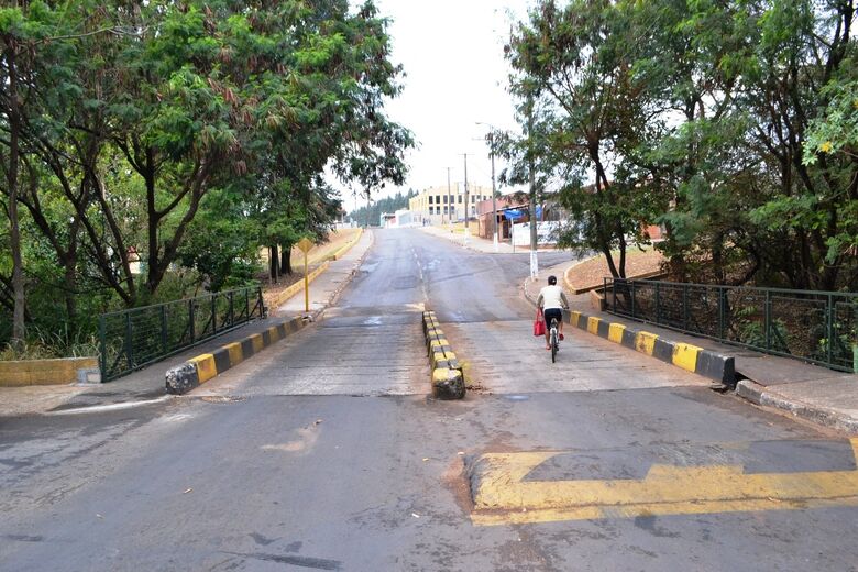 Ponte que faz ligações de bairros em Ibaté é reformada - Crédito: Divulgação