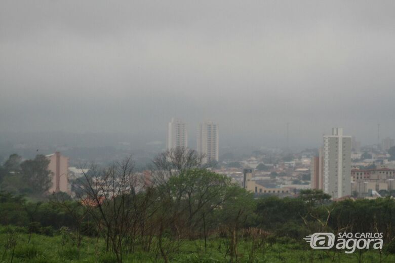 Rajadas de vento derrubam energia elétrica em vários pontos de São Carlos - 