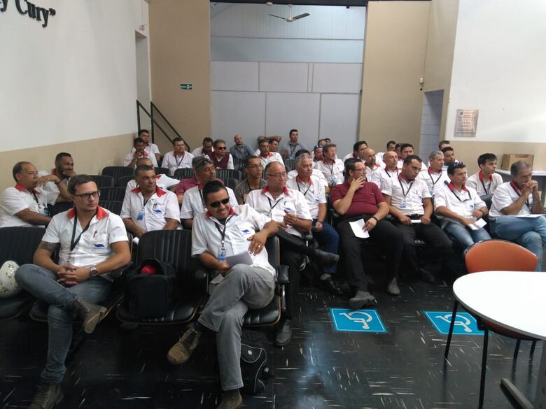 Motoristas, cobradores e fiscais da Suzantur São Carlos passam por treinamento - Crédito: Divulgação