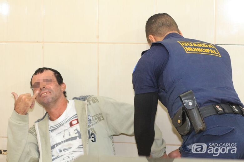 Homem é detido após causar perturbação no terminal rodoviário - Crédito: Marco Lúcio