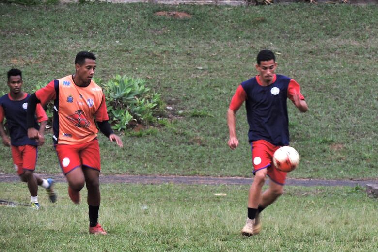 Time comandado por Anderson Florentino segue em busca da primeira vitória - Crédito: Gustavo Curvelo/Divulgação