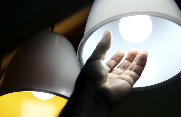 Aneel aprova reajuste nas contas de luz em seis estados; Um deles é São Paulo - Crédito: Agência Brasil