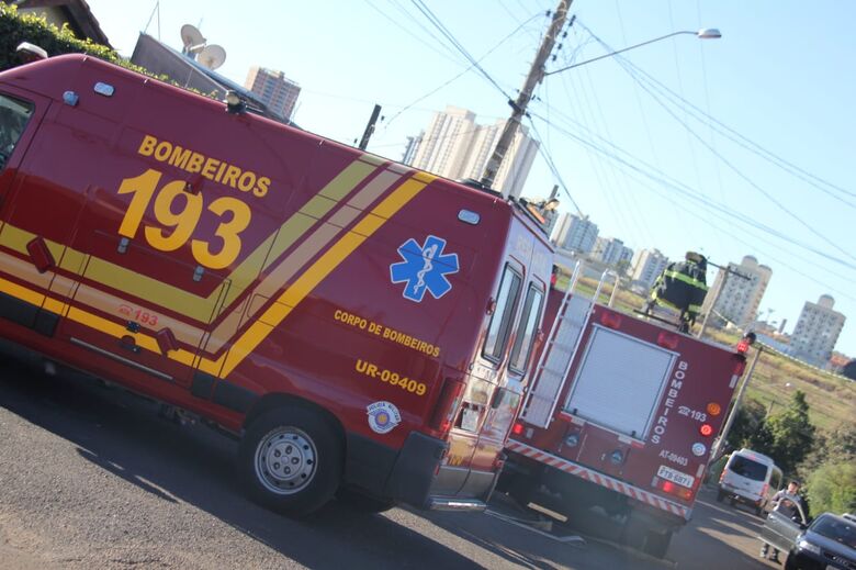 Vela causa princípio de incêndio em residência - Crédito: Maycon Maximino