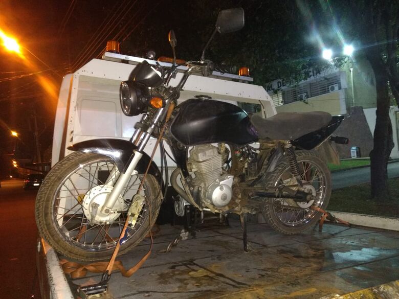 Dupla é detida com moto furtada em 2012 no Presidente Collor - Crédito: Luciano Lopes