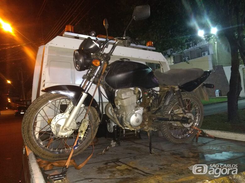 Dupla é detida com moto furtada em 2012 no Presidente Collor - Crédito: Luciano Lopes