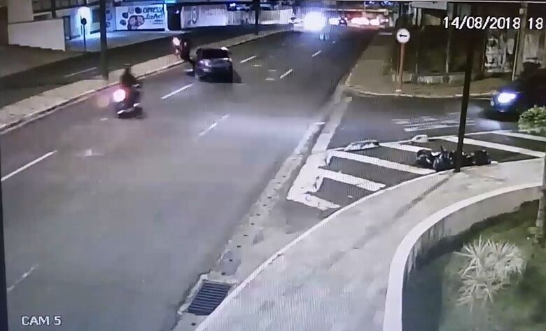 Câmeras registram acidente que terminou na morte de motociclista [vídeo] - 