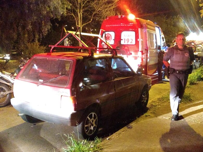 Motorista de caminhonete persegue Uno após colisão - Crédito: Luciano Lopes
