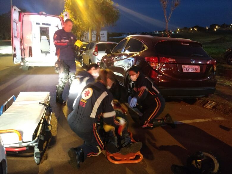 Motoboy bate na traseira de carro na região do SESC - Crédito: Luciano Lopes