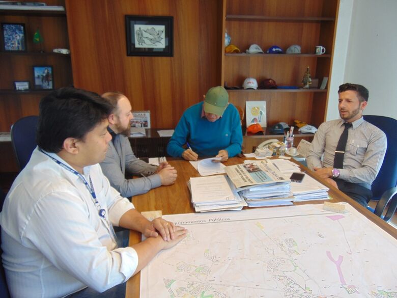 Parceria entre Prefeitura e Sebrae, com apoio e iniciativa do vereador Elton Carvalho, irá capacitar produtores rurais - Crédito: Assessoria do vereador