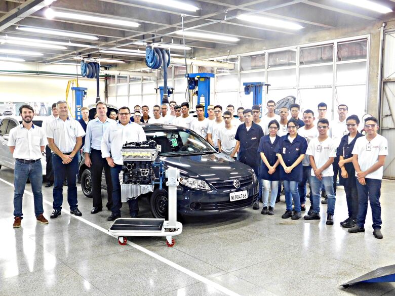 Fábrica de São Carlos da Volkswagen realiza doação de motor para o Senai - Crédito: Divulgação