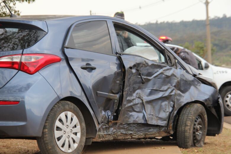 Após assaltar mulher na UFSCar, ladrão colide carro em duas árvores - Crédito: Maycon Maximino