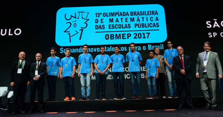 Estudantes durante cerimônia de entrega de medalhas da Olimpíada Brasileira de Matemática das Escolas Públicas - Crédito: Denise Casatti