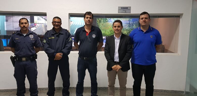 Paraná Filho, o subcomandante Luiz Antônio Marques e o presidente da AGMSC, Eduardo Rodrigues, foram recebidos pelo coordenador Waldemar Batista Júnior - Crédito: Divulgação
