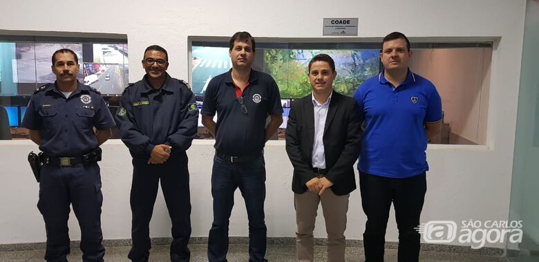 Paraná Filho, o subcomandante Luiz Antônio Marques e o presidente da AGMSC, Eduardo Rodrigues, foram recebidos pelo coordenador Waldemar Batista Júnior - Crédito: Divulgação