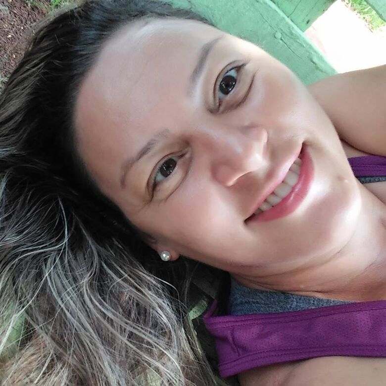 Familiares e amigos prestam últimas homenagens a mulher morta em acidente - Crédito: Redes Sociais