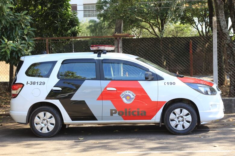 Bandido atira três vezes durante assalto em mercado no Bela Vista -