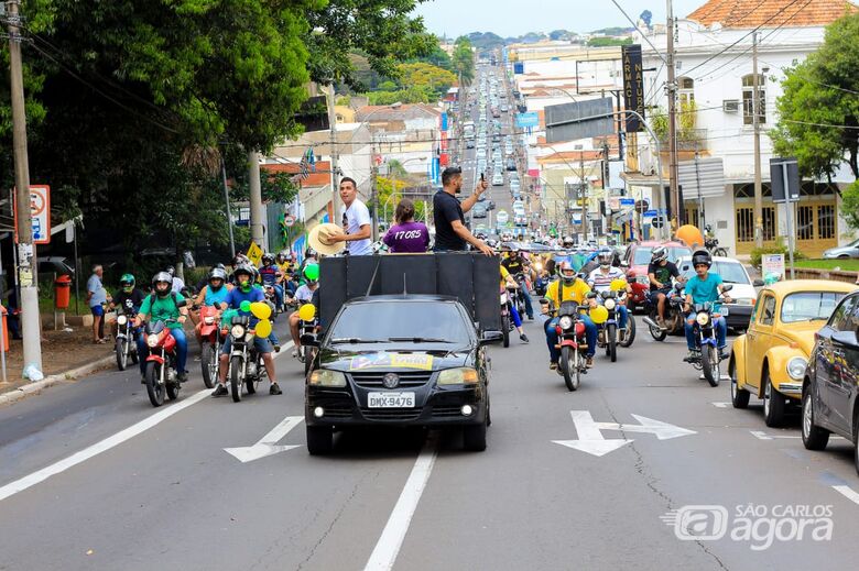 Carreata em prol de Bolsonaro reúne aproximadamente 12 mil pessoas em São Carlos - Crédito: Marco Lúcio