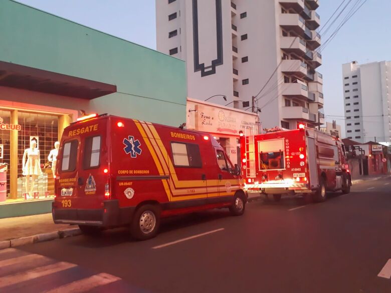 Princípio de incêndio em chaminé causa apreensão em pizzaria - Crédito: Marco Lúcio