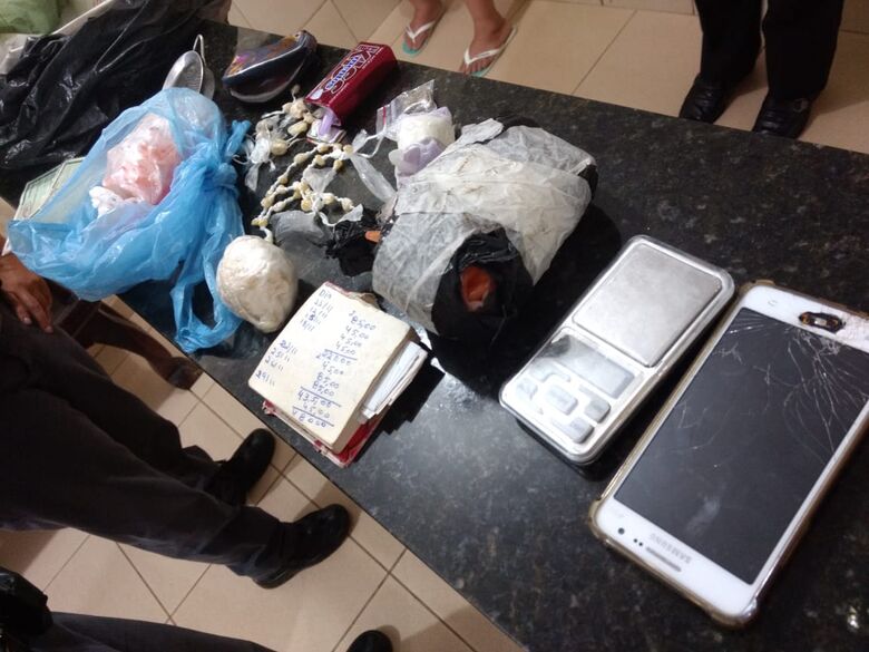 Polícia Militar apreende cocaína e crack no Jardim Gonzaga - Crédito: Marco Lúcio e Luciano Lopes