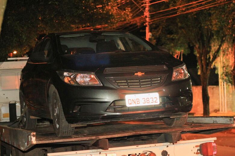 Veículo roubado é abandonado em construção - Crédito: Marco Lúcio