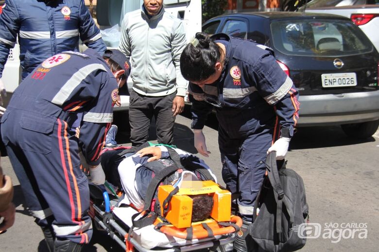 Mais um motociclista sofre queda após freada brusca - Crédito: Maycon Maximino