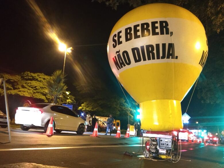 Polícia realiza operação 'Lei Seca' em São Carlos - Crédito: Luciano Lopes
