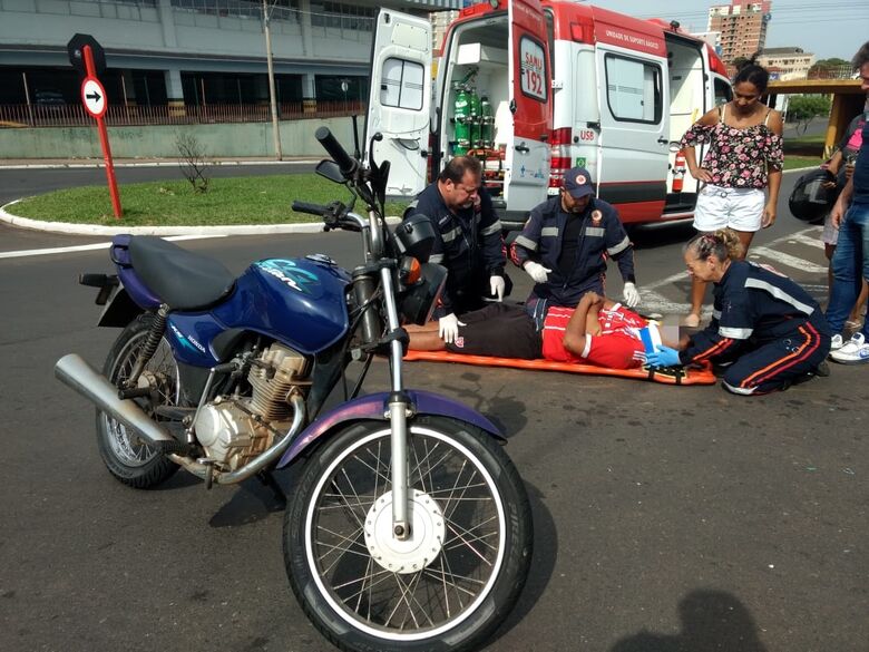 Motociclista bate em Kombi na Trabalhador São-carlense - Crédito: Luciano Lopes