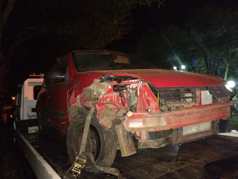 Motorista atinge carro estacionado no Jardim Ricetti - Crédito: Luciano Lopes