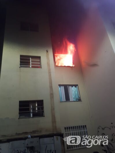 Após discutir com esposa, homem se tranca e ateia fogo em apartamento - Crédito: Divulgação