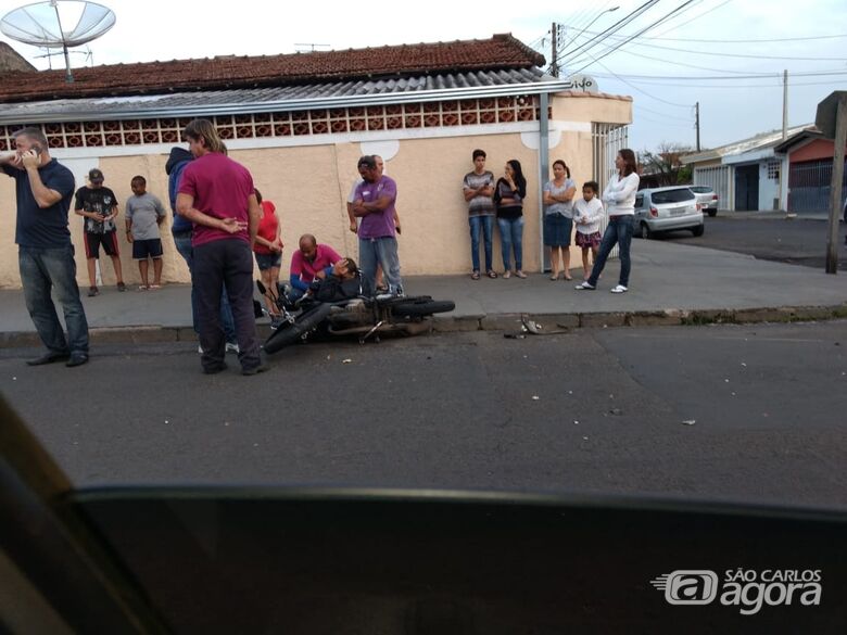 Após colisão, motorista foge e abandona motociclista - Crédito: Divulgação