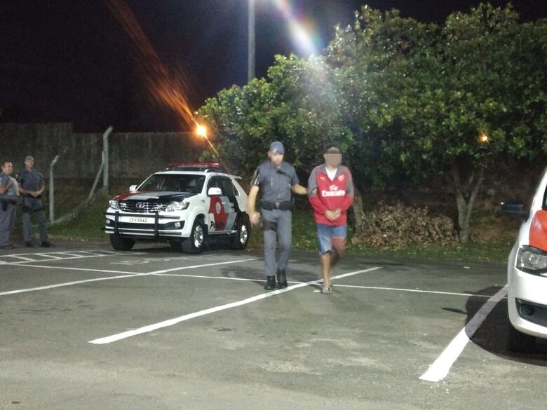 Policiais militares apreendem meio quilo de maconha na Vila Pureza - Crédito: Luciano Lopes