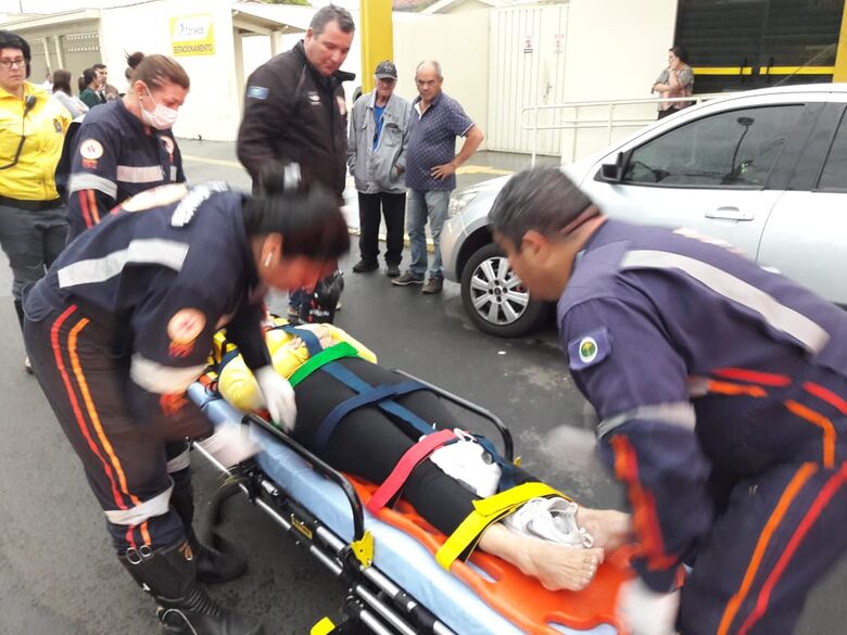 Mulher sofre fratura no tornozelo após atropelamento - Crédito: Maycon Maximino