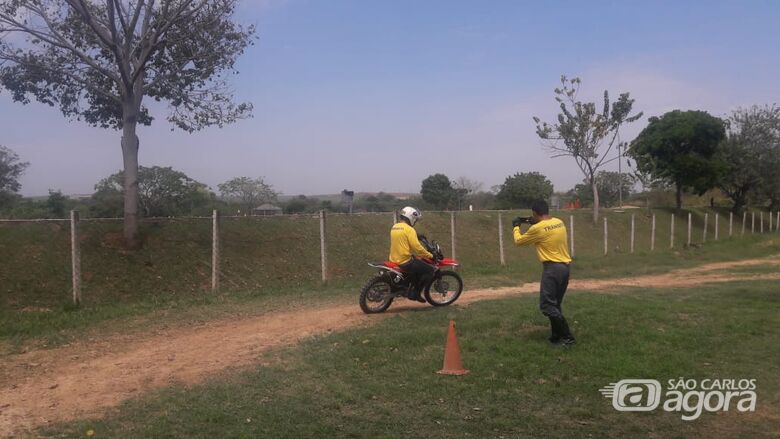 Agentes de Trânsito realizam aperfeiçoamento com campeã paulista de MotoCross - Crédito: Divulgação