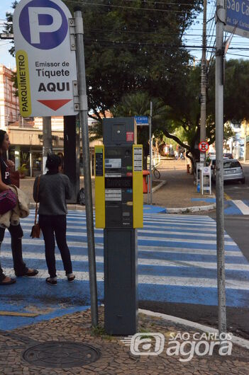 Após novas regras, 277 motoristas foram multados na Área Azul - Crédito: Divulgação