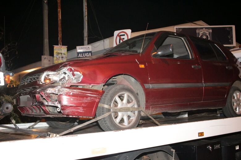 Acusado de embriaguez, motorista provoca colisão - Crédito: Marco Lúcio